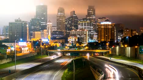 Quitado-de-Minneapolis-Skyline-noche-tráfico-tiempo-lapso-Logos-4K-1080p-35w