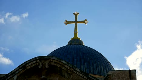 Cruz-en-el-templo-del-Santo-Sepulcro-en-Jerusalén