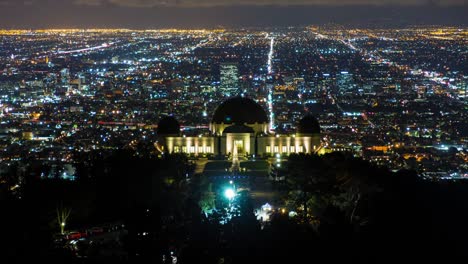 El-Observatorio-de-Griffith-en-la-noche,-Los-Ángeles,-California