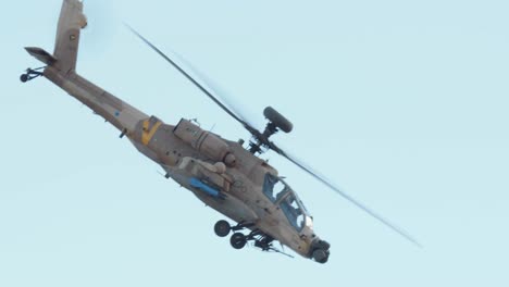 Militärhubschrauber-in-combat-flight