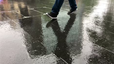 Cinemagraph-of-man-walking-in-the-rain