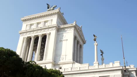 Monumento-a-Manuel-II-y-el-Altare-della-Patria-en-Roma,-Italia