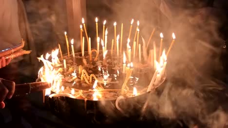 El-fuego-santo-en-la-iglesia-del-Santo-Sepulcro-en-Jerusalén