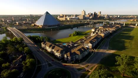 Memphis-Tennessee-Skyline-Mississippi-River-Hernando-de-Soto-Bridge