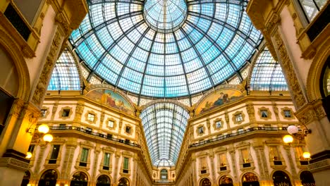 Time-lapse-Galleria-Vittorio-Emanuele-II-in-Milan