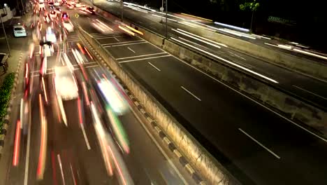 Time-lapse-of-busy-car-traffic-at-night