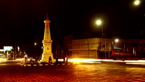 Zeitraffer-des-Verkehrs-um-Tugu-Monument-in-Yogyakarta