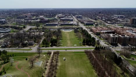 Unbenotete-Antenne-South-Kansas-City-Skyline-in-der-Nähe-der-Plaza