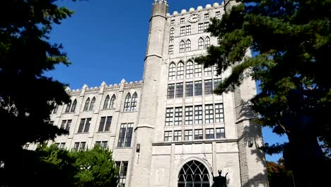 Klassische-Gebäude-an-Kyung-Hee-Universität-in-Seoul.