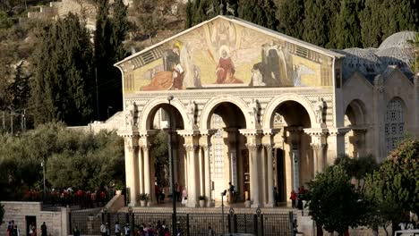 Nahaufnahme-von-der-Vorderseite-der-Kirche-aller-Nationen-in-jerusalem