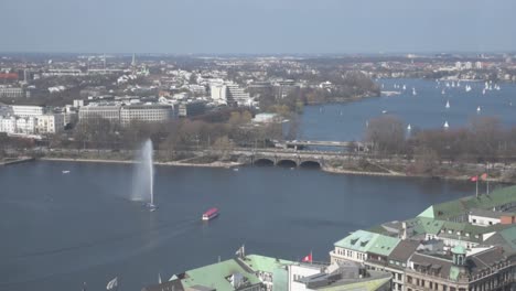 vista-de-ángulo-alto-de-lago-Alster-en-Hamburgo