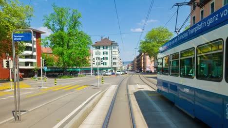 der-Schweiz-Tag-leichte-Zürich-Stadt-Straßenbahn-Fahrt-Pov-Panorama-4k-Zeitraffer