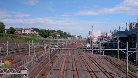 Zeitraffer---Eisenbahnen,-wo-verschiedene-Züge-und-gehen