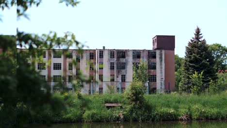 Urban-Decay-abandonado-en-desuso-edificio-en-cámara-lenta