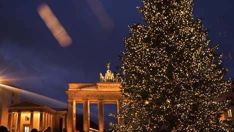 Bradenburg-Gate-with-Christmas-tree