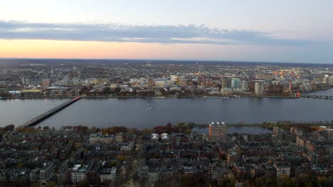 Aerial-Zeitraffer-von-Boston-Downtown-bei-Sonnenuntergang