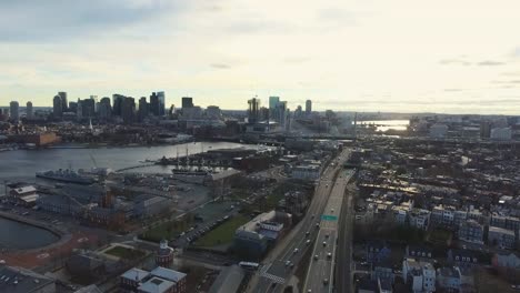 Horizonte-de-Boston-desde-el-norte-sobre-el-puente-deslizante