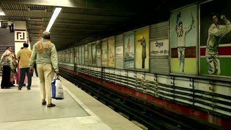 Estación-de-metro-en-Calcuta-(Calcuta),-India