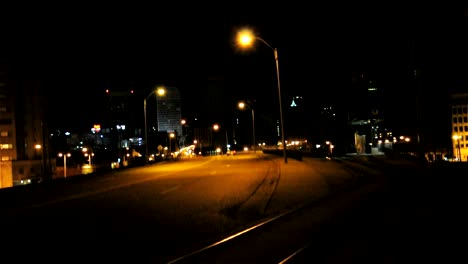 Centro-de-la-ciudad-de-Memphis-Avenue-de-noche