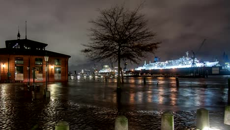 Storm-Xaver-floods-the-Port-of-Hamburg