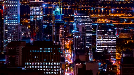 De-la-ciudad-de-Montreal-por-la-noche,-lapso-de-tiempo-de-construcción-de-los-edificios-y-calle-ciudad