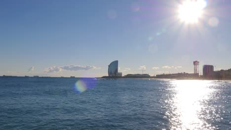 Día-soleado,-mar-Mediterráneo-barcelona-panorama-4-k,-España