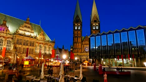 Market-Square,-City-Hall-and-the-Cathedral-of-Bremen,-Germany-at-night.-Time-lapse