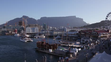 Panorámica-vista-del-famoso-dársena-de-Victoria-y-Alfred-Ciudad-del-Cabo,-Sudáfrica