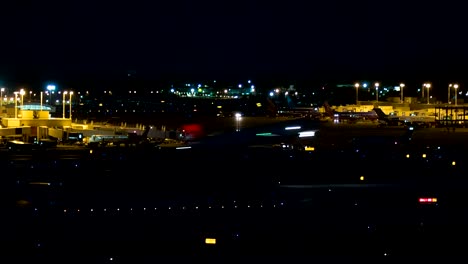 Dunkle-Nacht-Atlanta-Flughafen-ATL-Airliner-Abflug