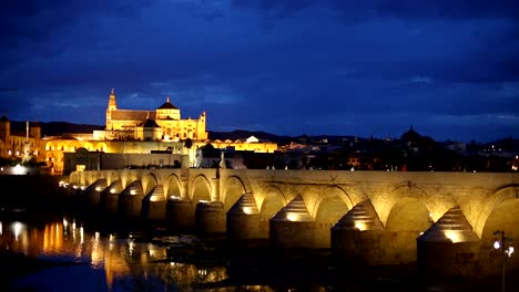 Römische-Brücke-und-eine-Moschee.-Cordoba,-Spanien