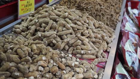 Chinesische-Getrocknete-ginseng-shop-in-Hongkong.-Medizin-Speisen-für-Gesundheit