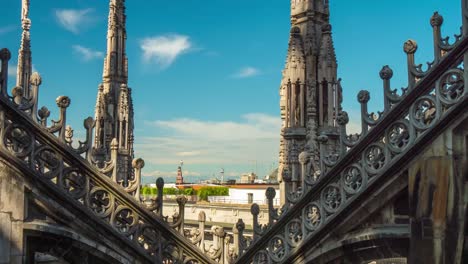 Italien-Sonnentag-Mailand-berühmten-Duomo-Kathedrale-auf-dem-Dach-Panorama-4k-Zeitraffer