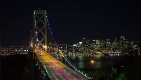 Puente-de-la-bahía-y-centro-de-la-ciudad-de-San-Francisco-la-noche-Timelapse