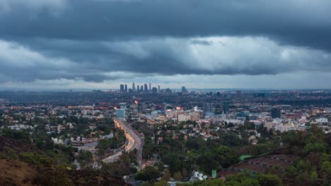 Los-Ángeles-y-Hollywood-día-a-noche-Timelapse-atardecer-con-nubes