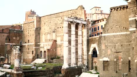 Roman-Forum-surrounded-by-ruins-of-several-ancient-government-buildings-at-the-center-of-the-city-of-Rome,-Italy