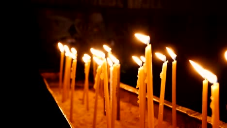 Quema-de-velas-en-la-iglesia-del-Santo-Sepulcro