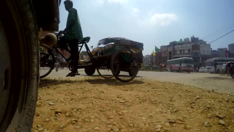 4K-Straßenniveau-Filmmaterial-des-Verkehrs-in-der-indischen-Stadt-Amritsar