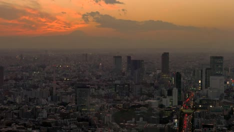 Blick-auf-Tokio-Stadtbild-in-der-Dämmerung-mit-Mt.-Fuji-im-Hintergrund