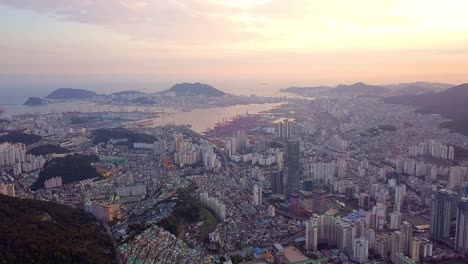 Aerial-View-Sonnenuntergang-am-Busan-Großstadt-Cityscape-von-Südkorea