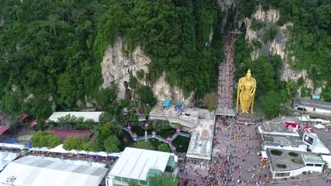 Cuevas-de-Batu-de-templo-en-Malasia-el-Thaipusam-festival-noche