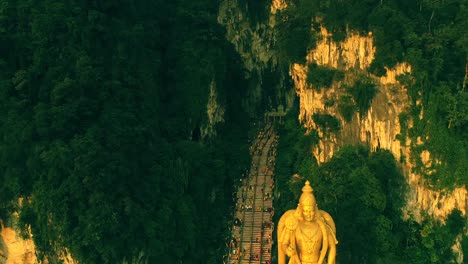 Cuevas-de-Batu-de-templo-en-Malasia-el-Thaipusam-festival-noche