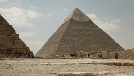 the-pyramid-of-khafre-at-giza-near-cairo,-egypt