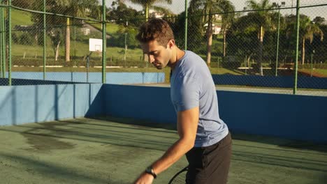Sportsman-playing-tennis