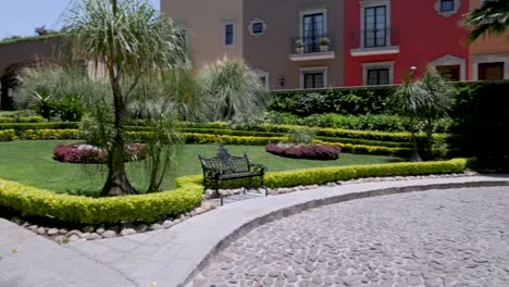 Establishing-shot-of-new-colorful-houses-in-San-Miguel-de-Allende,-Mexico