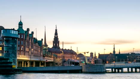 Lapso-de-tiempo-de-Dinamarca-Copenhague-4K,-ciudad-horizonte-día-a-noche-timelapse-atardecer-en-el-puerto