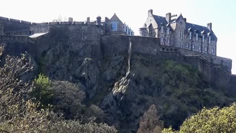A-view-on-Edinburgh’s-royal-castle-and-a-hill