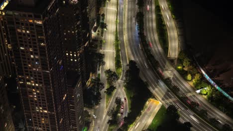 Chicago-Antenne-Autobahn-Verkehr-Lake-Shore-Dr-bei-Nacht-Zeitraffer