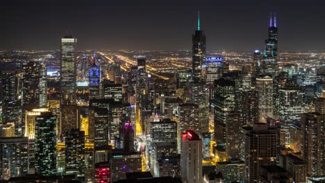 Centro-de-la-ciudad-rascacielos-de-Chicago-en-Timelapse-aérea-noche