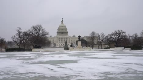 US-Capitol-in-Washington-DC-at-winter