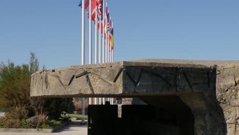 Canon-alemán-WW2-escondido-en-bunker-en-las-playas-en-Normandía-Francia-Norte